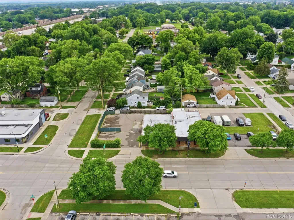 832 W 11 Mile Road Madison Heights City MI 48071