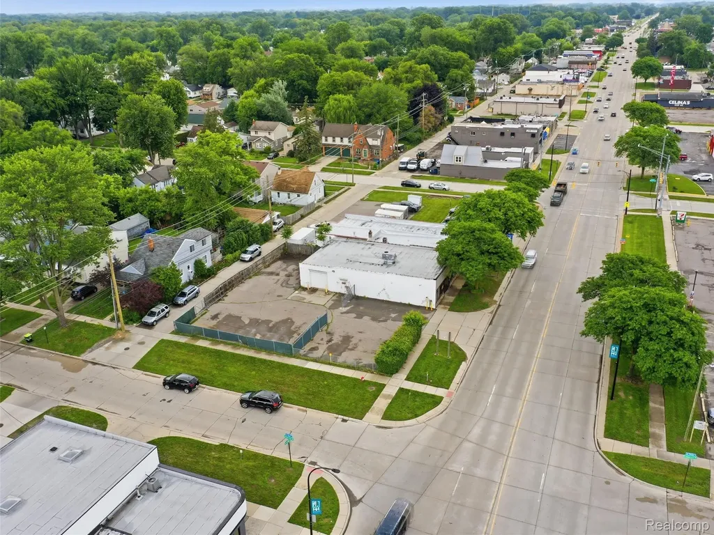 832 W 11 Mile Road Madison Heights City MI 48071