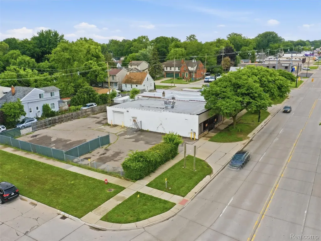 832 W 11 Mile Road Madison Heights City MI 48071