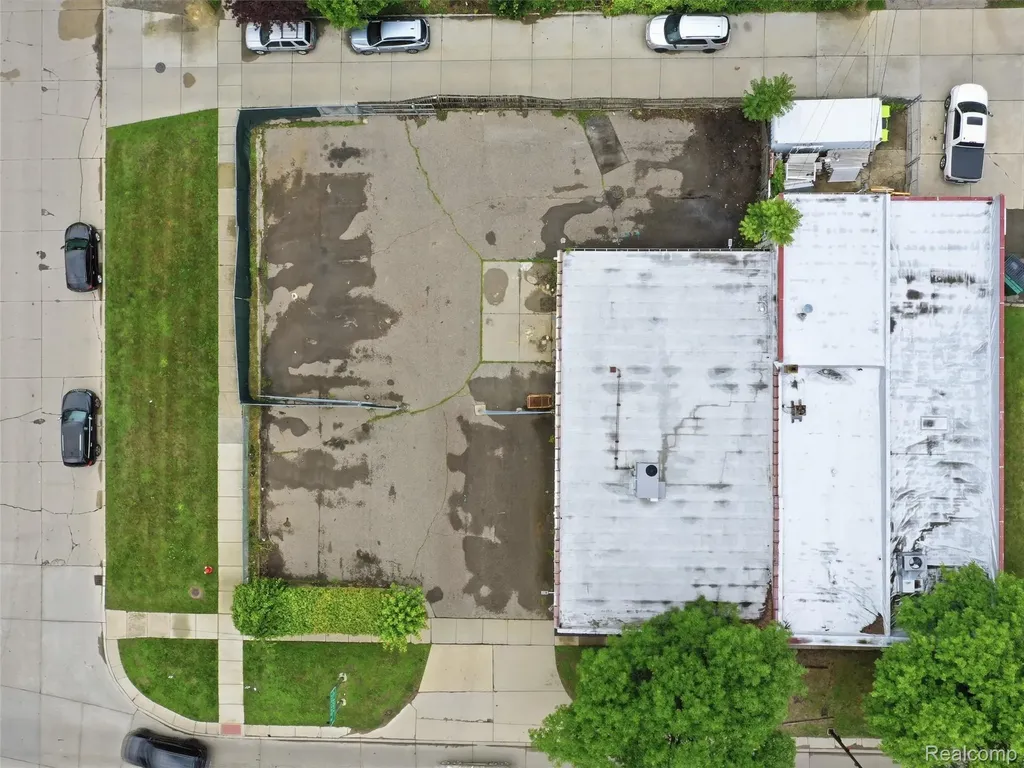 832 W 11 Mile Road Madison Heights City MI 48071