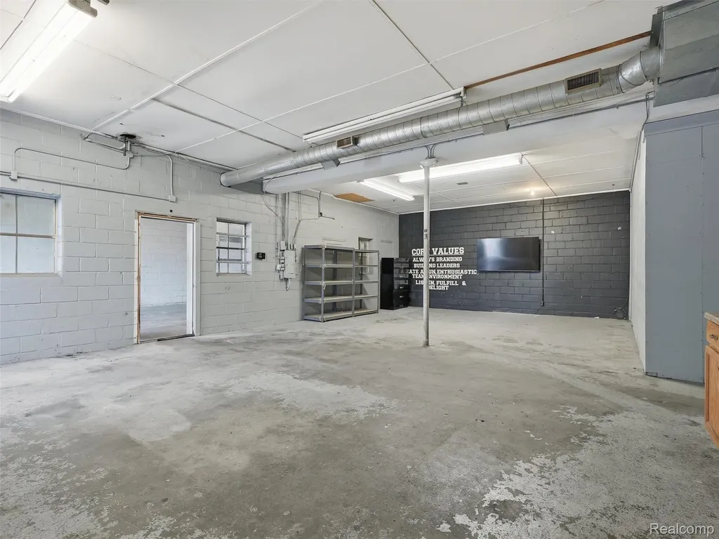 832 W 11 Mile Road Madison Heights City MI 48071