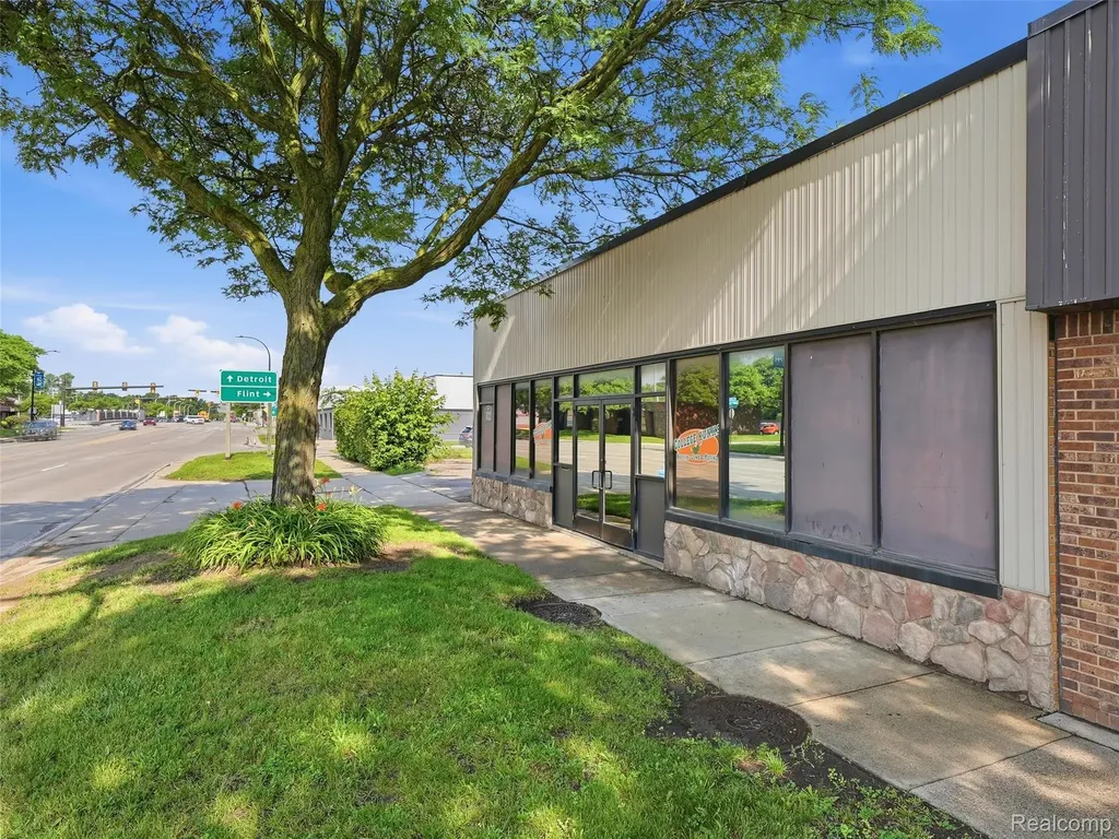 832 W 11 Mile Road Madison Heights City MI 48071