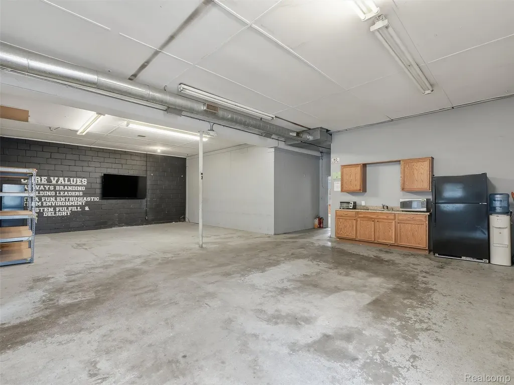 832 W 11 Mile Road Madison Heights City MI 48071