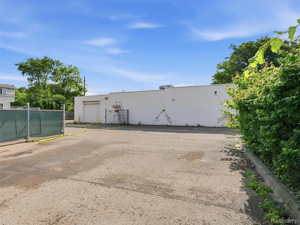 832 W 11 Mile Road Madison Heights City MI 48071