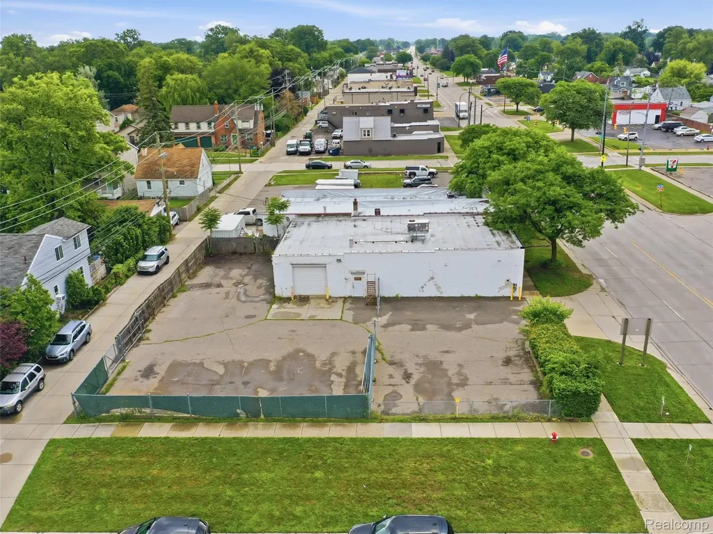 832 W 11 Mile Road Madison Heights City MI 48071