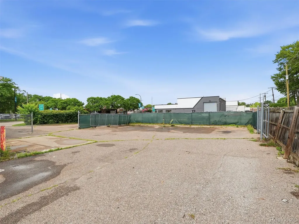 832 W 11 Mile Road Madison Heights City MI 48071