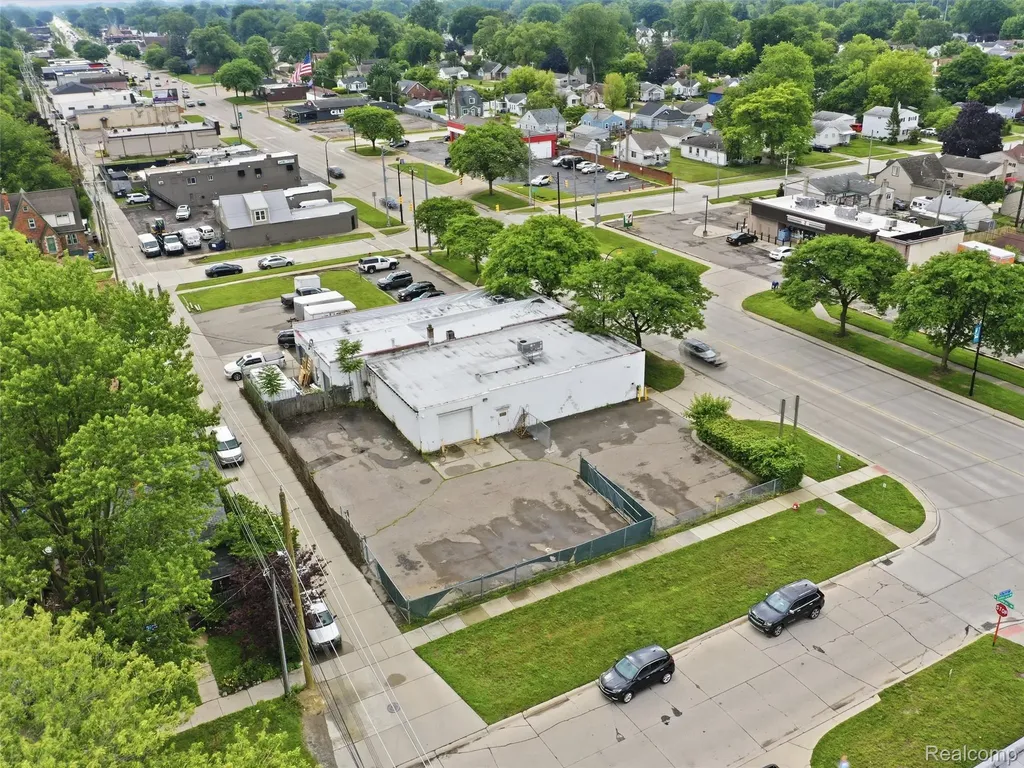 832 W 11 Mile Road Madison Heights City MI 48071