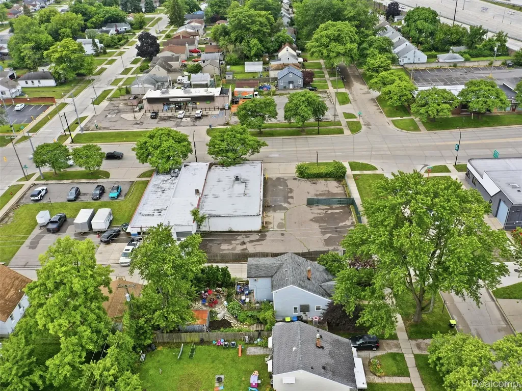 832 W 11 Mile Road Madison Heights City MI 48071