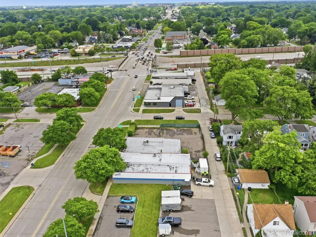832 W 11 Mile Road Madison Heights City MI 48071