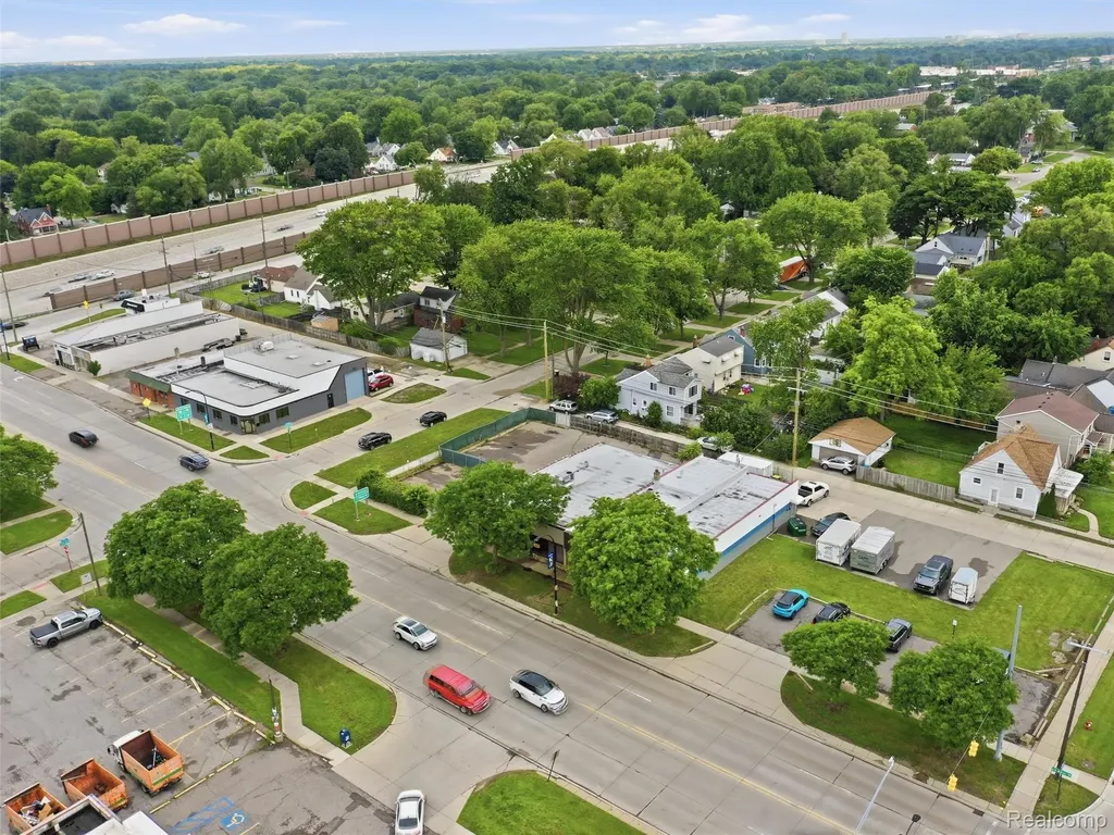 832 W 11 Mile Road Madison Heights City MI 48071