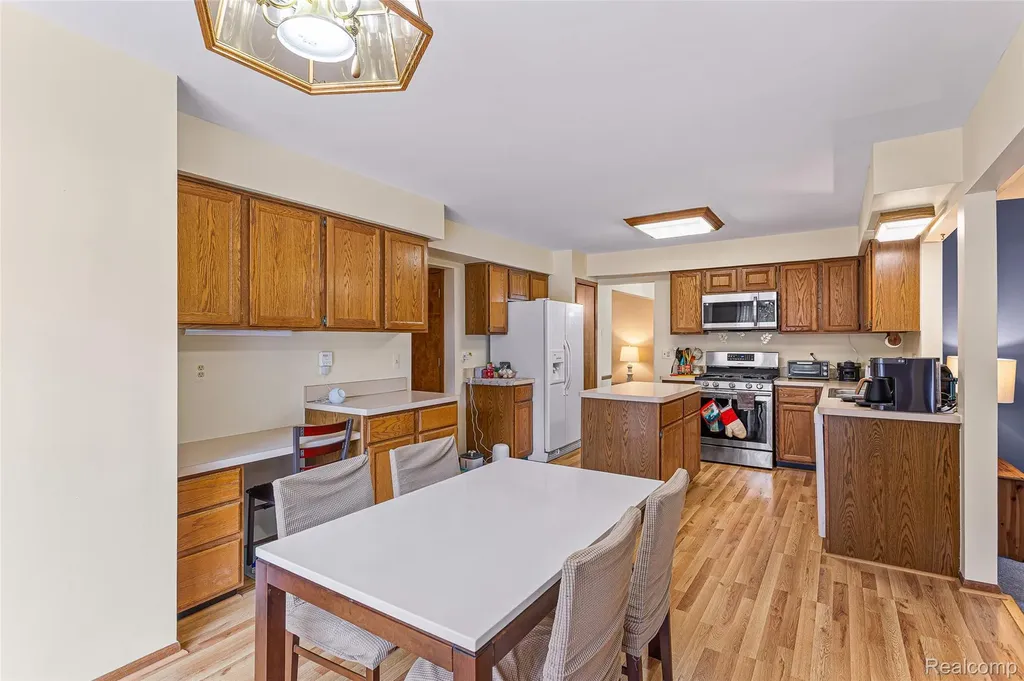 24982 Portsmouth Avenue Novi City MI 48374