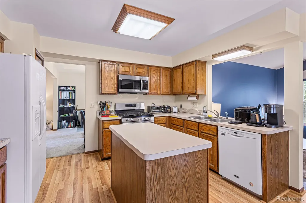 24982 Portsmouth Avenue Novi City MI 48374