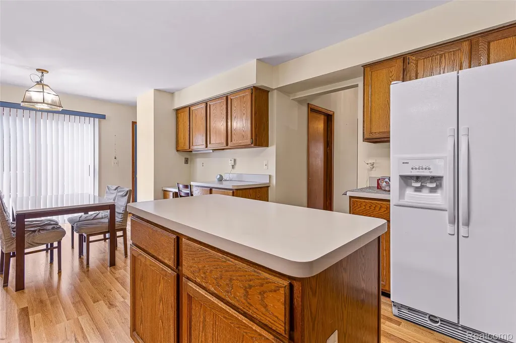 24982 Portsmouth Avenue Novi City MI 48374