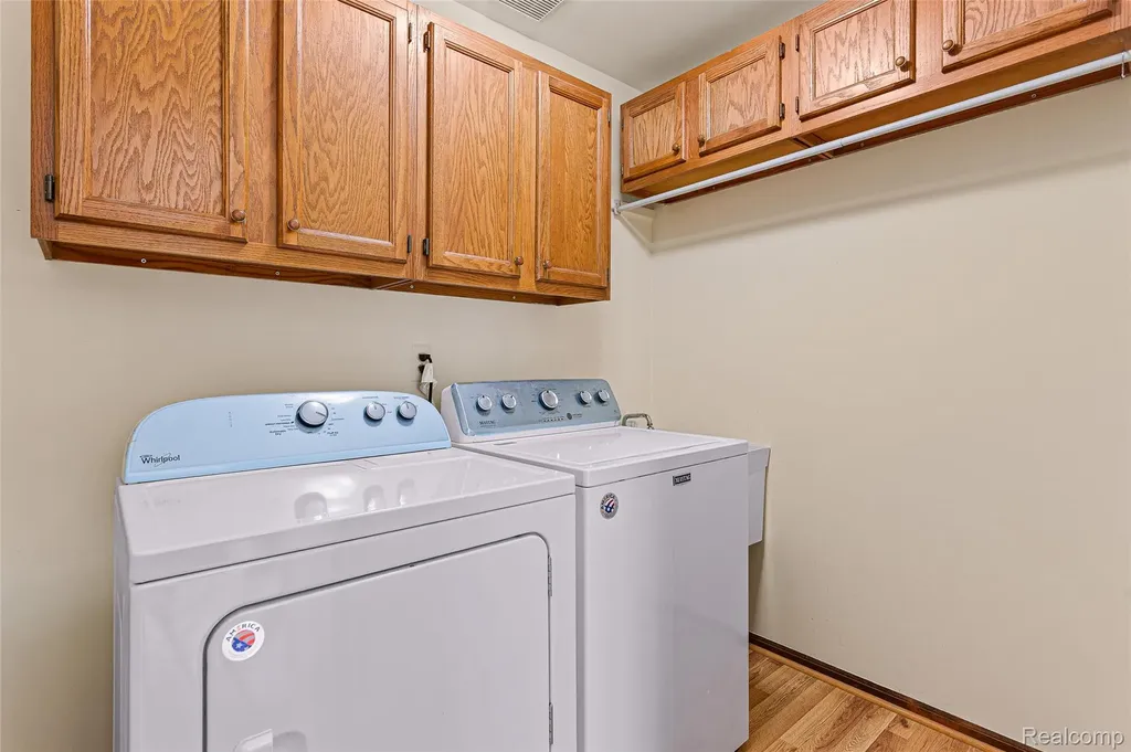 24982 Portsmouth Avenue Novi City MI 48374