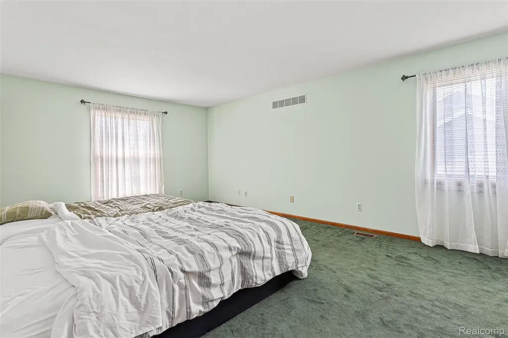 24982 Portsmouth Avenue Novi City MI 48374