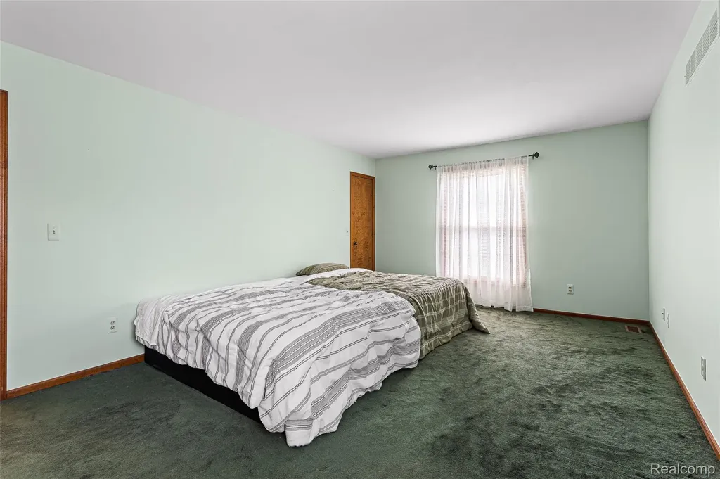 24982 Portsmouth Avenue Novi City MI 48374