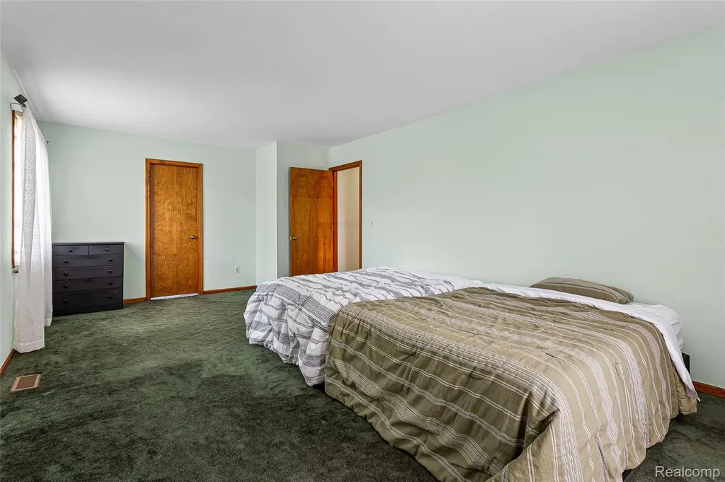 24982 Portsmouth Avenue Novi City MI 48374