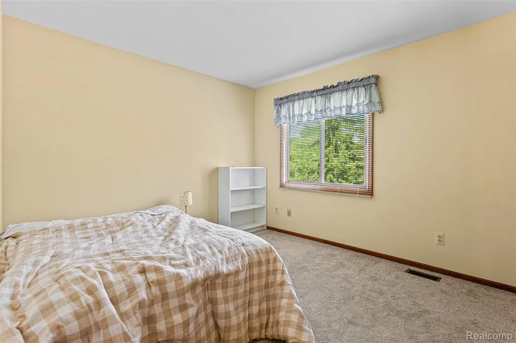 24982 Portsmouth Avenue Novi City MI 48374