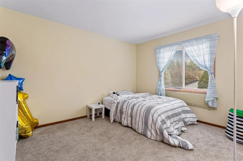 24982 Portsmouth Avenue Novi City MI 48374