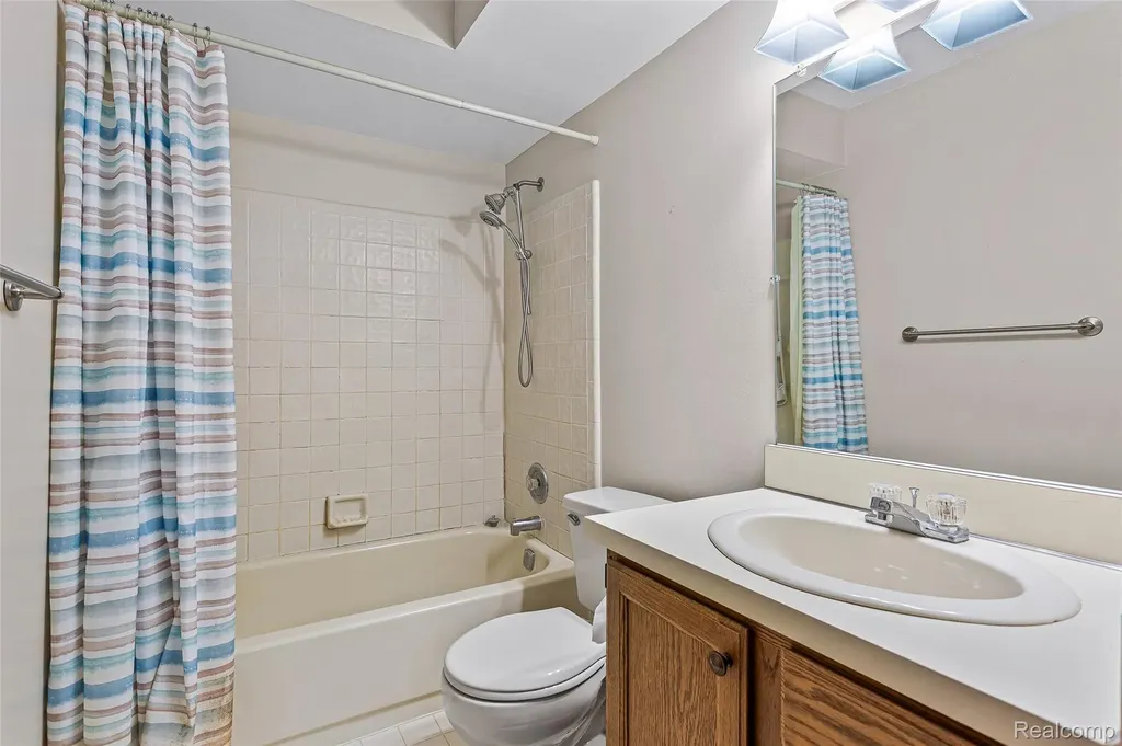 24982 Portsmouth Avenue Novi City MI 48374