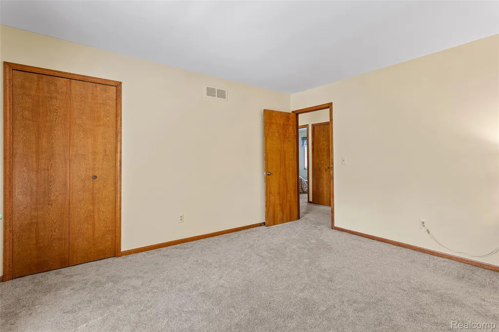 24982 Portsmouth Avenue Novi City MI 48374