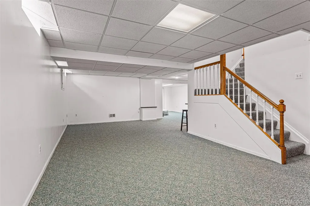 24982 Portsmouth Avenue Novi City MI 48374