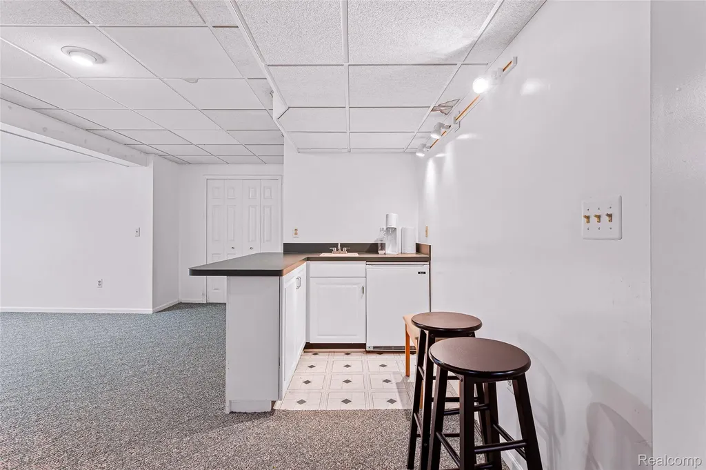 24982 Portsmouth Avenue Novi City MI 48374