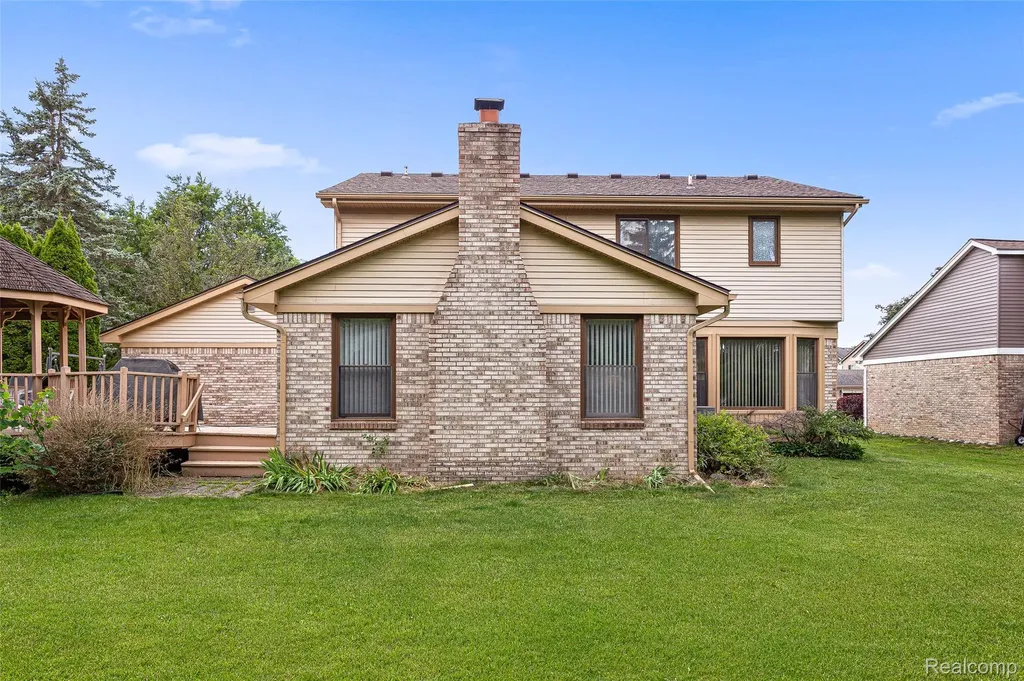 24982 Portsmouth Avenue Novi City MI 48374