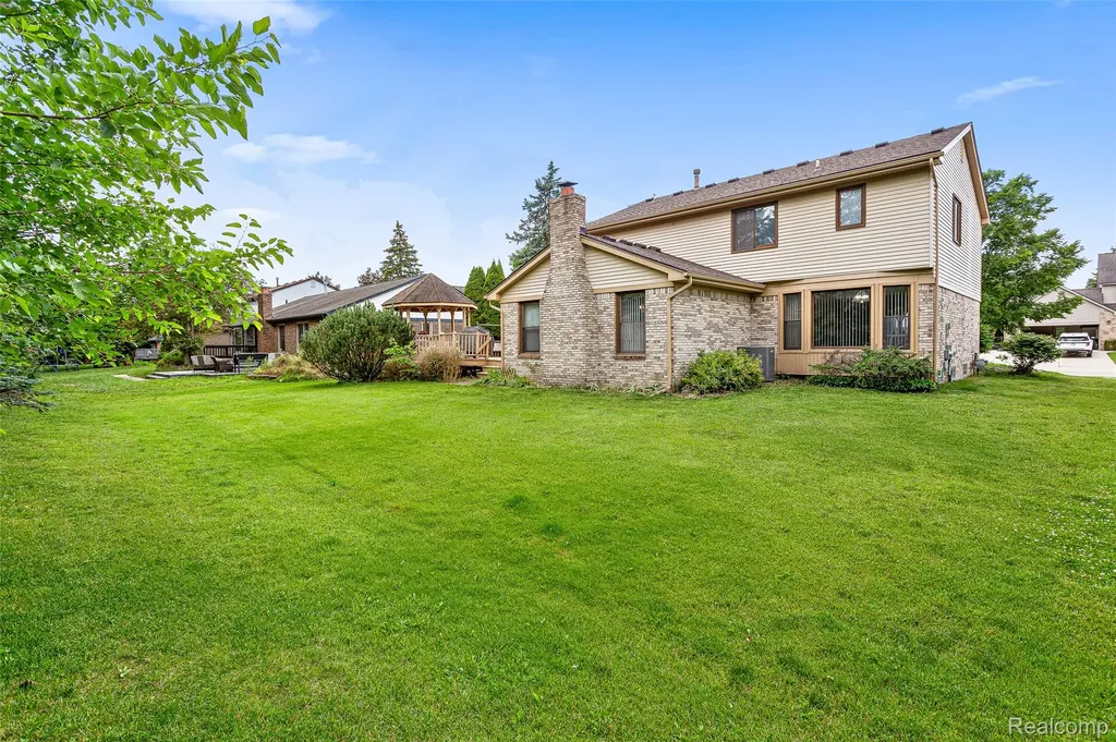 24982 Portsmouth Avenue Novi City MI 48374