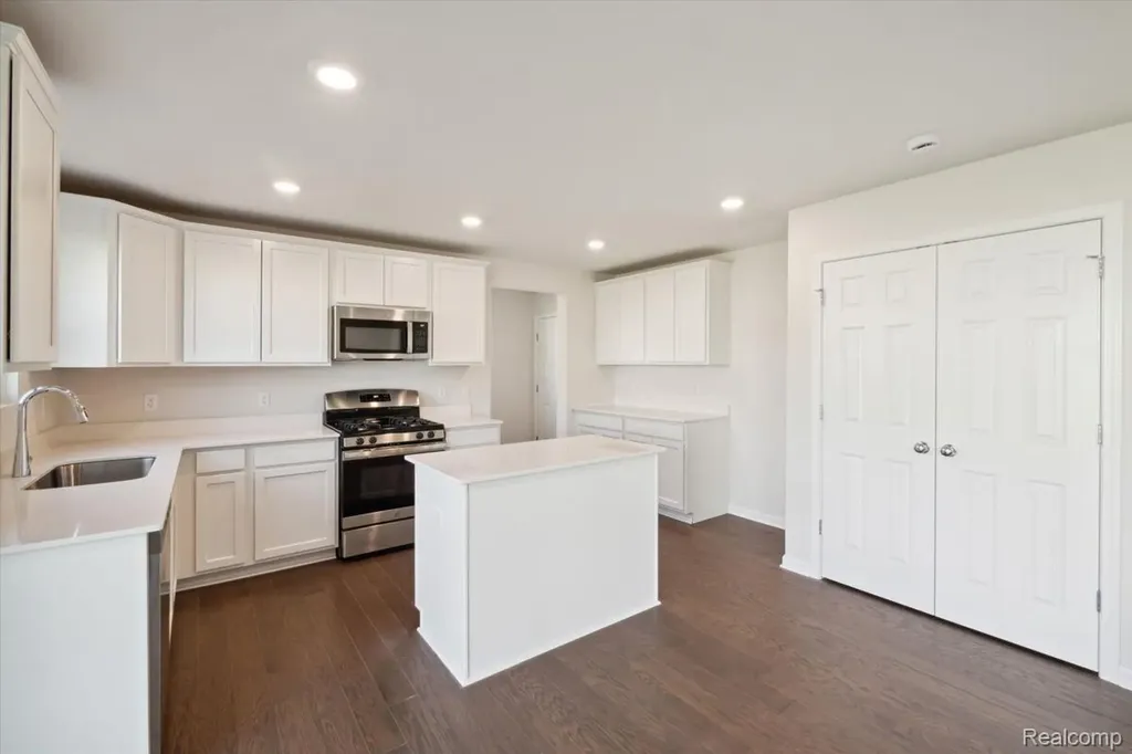 368 Edge Brook Drive Holly Township MI 48442
