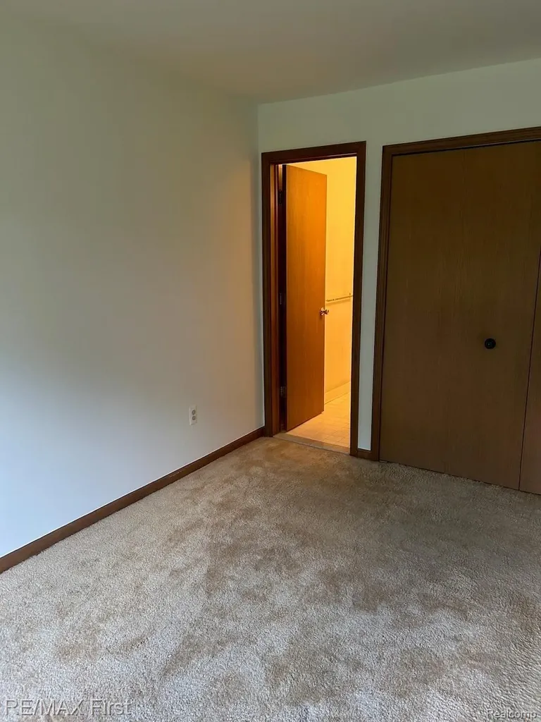 43719 Hartford Drive Clinton Charter Township MI 48038