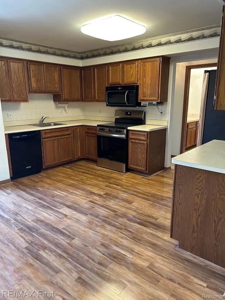 43719 Hartford Drive Clinton Charter Township MI 48038