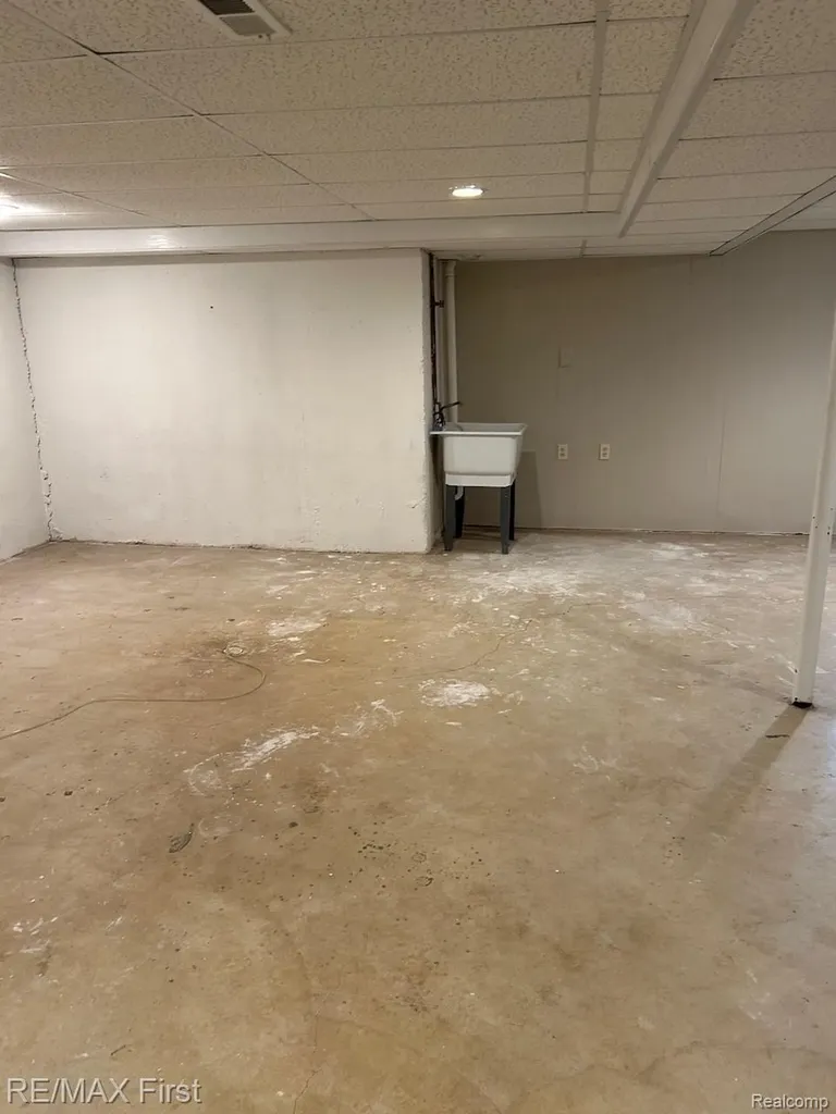 43719 Hartford Drive Clinton Charter Township MI 48038