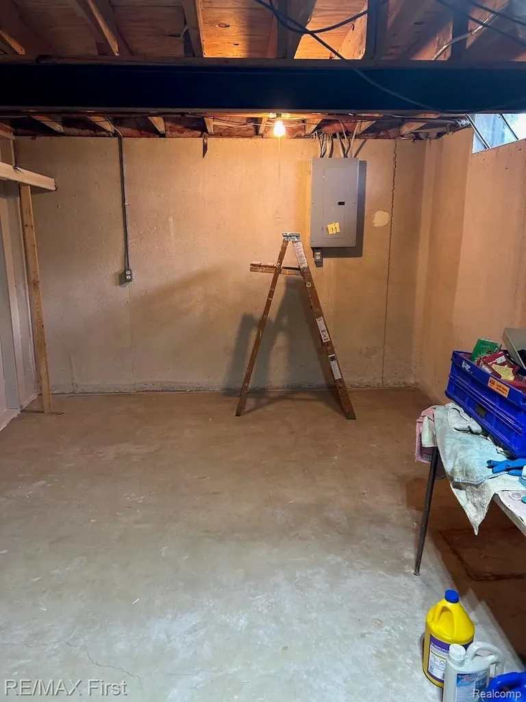 43719 Hartford Drive Clinton Charter Township MI 48038