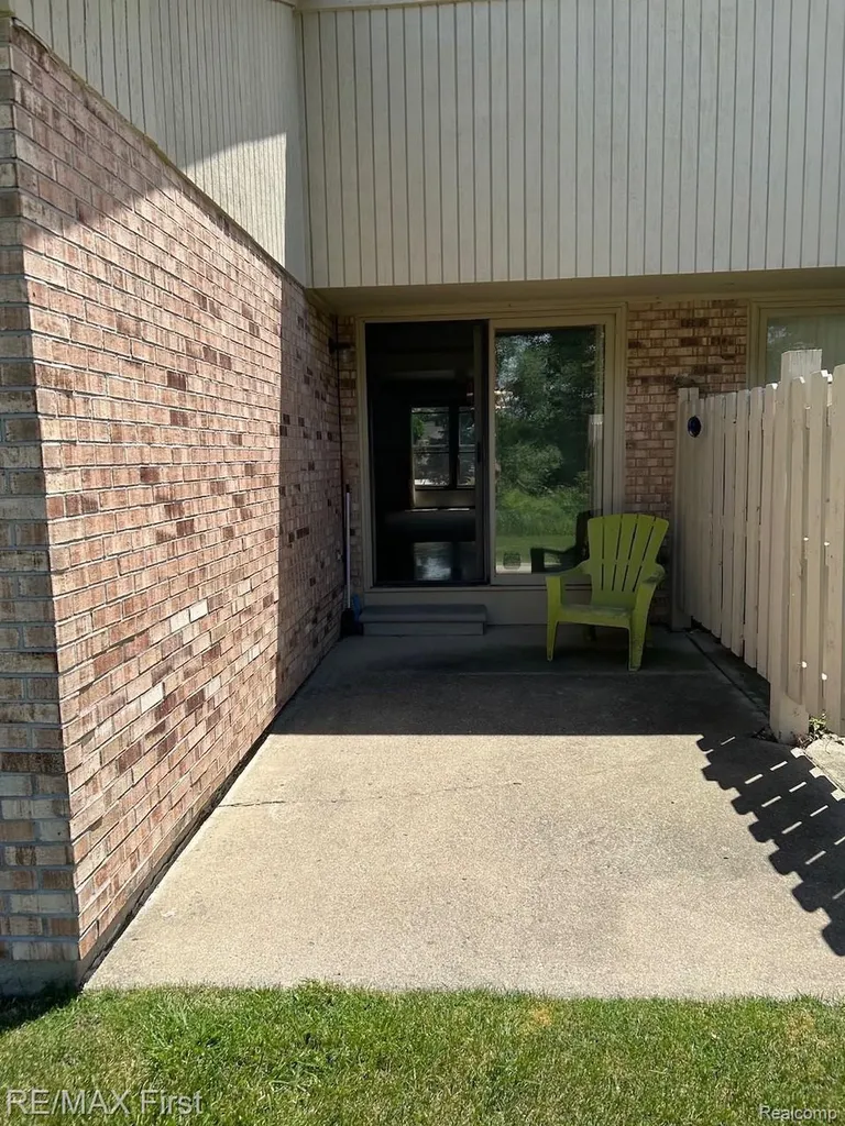 43719 Hartford Drive Clinton Charter Township MI 48038