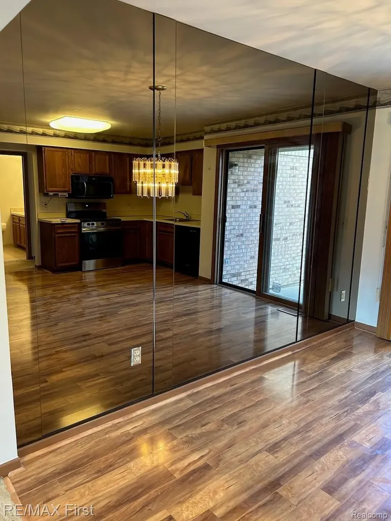 43719 Hartford Drive Clinton Charter Township MI 48038