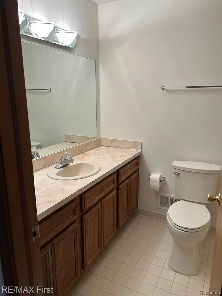 43719 Hartford Drive Clinton Charter Township MI 48038
