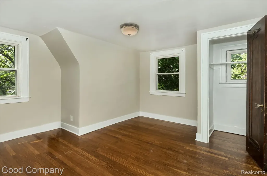 1924 Pinecrest Drive Ferndale City MI 48220