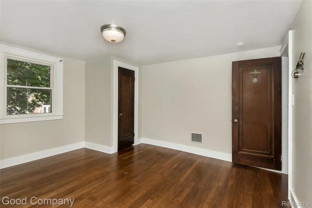 1924 Pinecrest Drive Ferndale City MI 48220