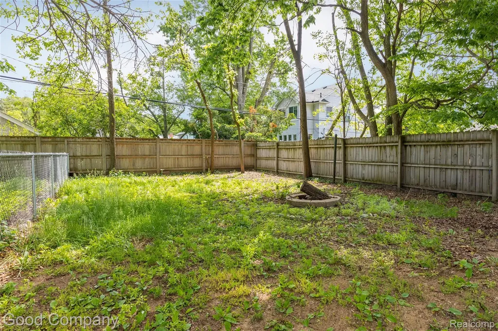 1924 Pinecrest Drive Ferndale City MI 48220