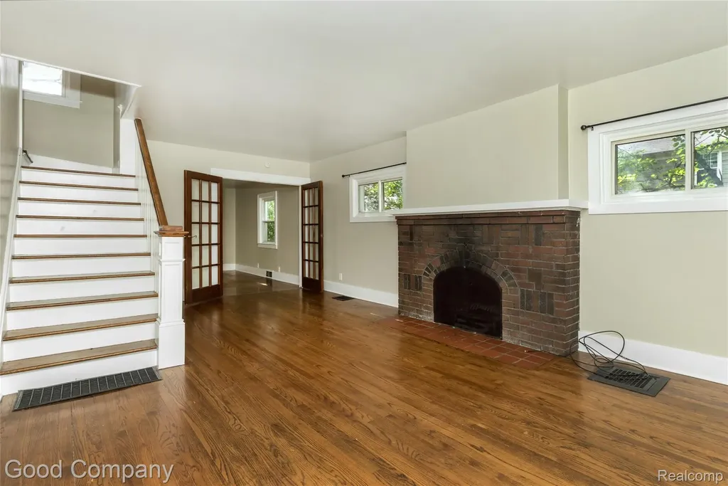1924 Pinecrest Drive Ferndale City MI 48220