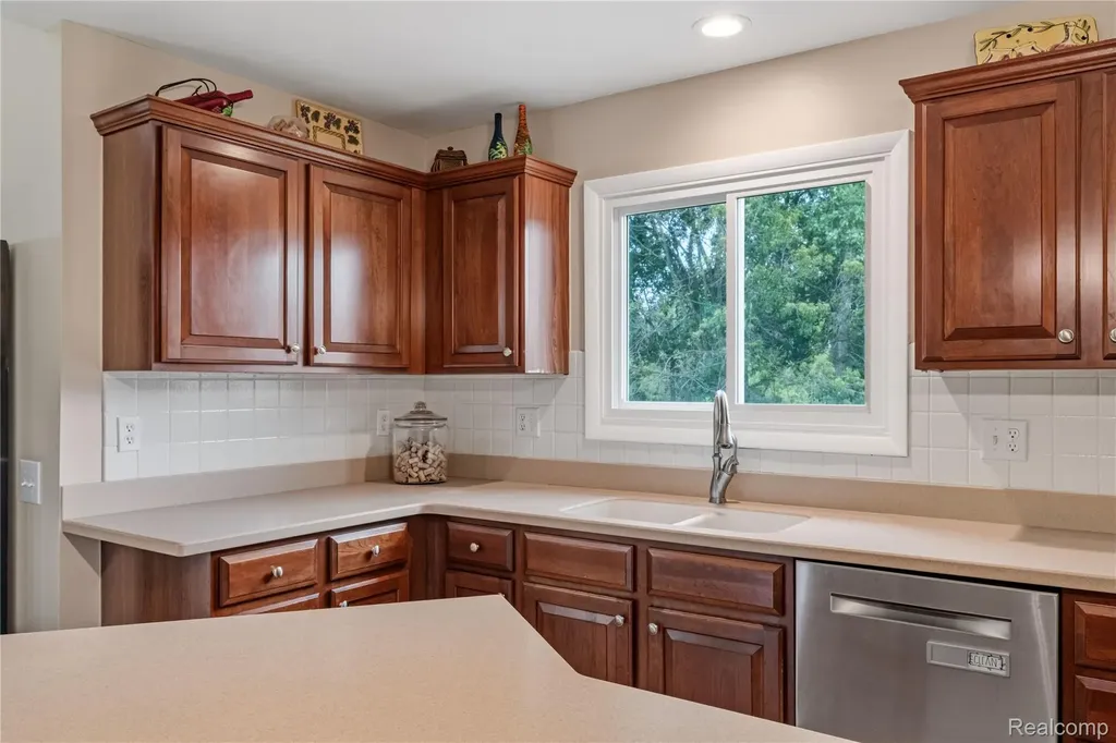 12949 Millbrooke Way Green Oak Township MI 48178