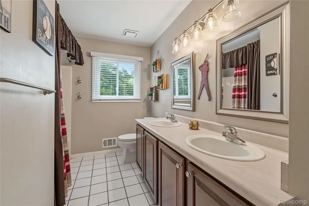 12949 Millbrooke Way Green Oak Township MI 48178