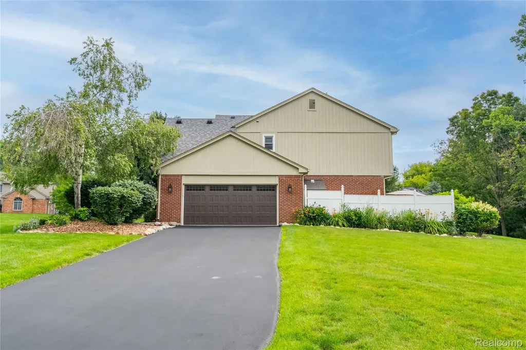 12949 Millbrooke Way Green Oak Township MI 48178
