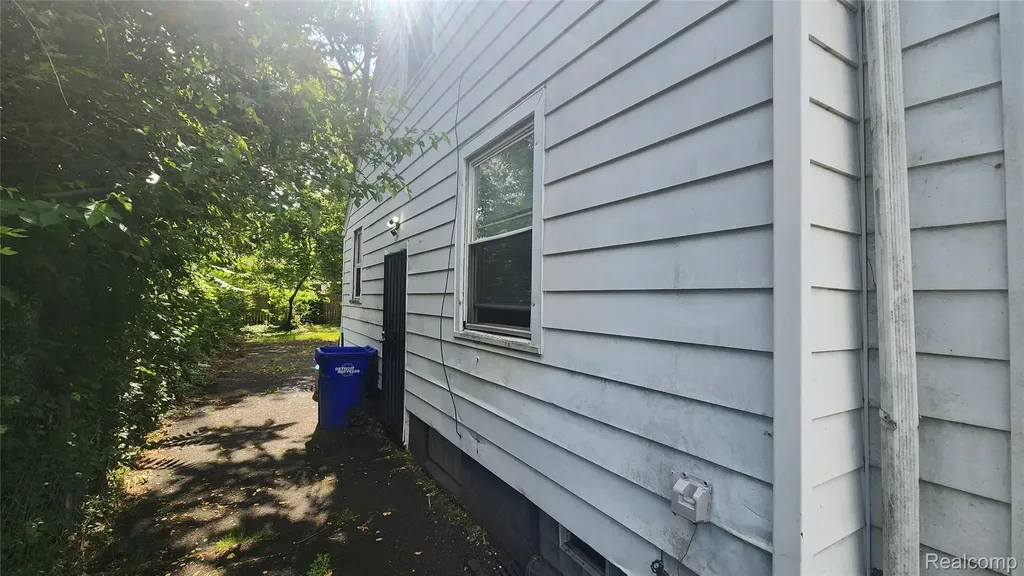 18480 Evergreen Road Detroit City MI 48219