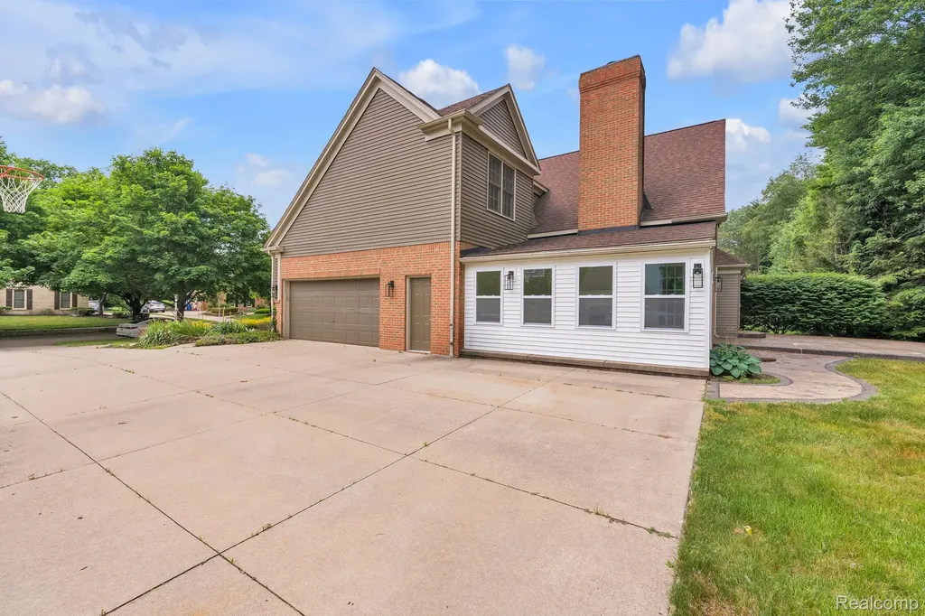47974 Deer Trail Drive Canton Charter Township MI 48187