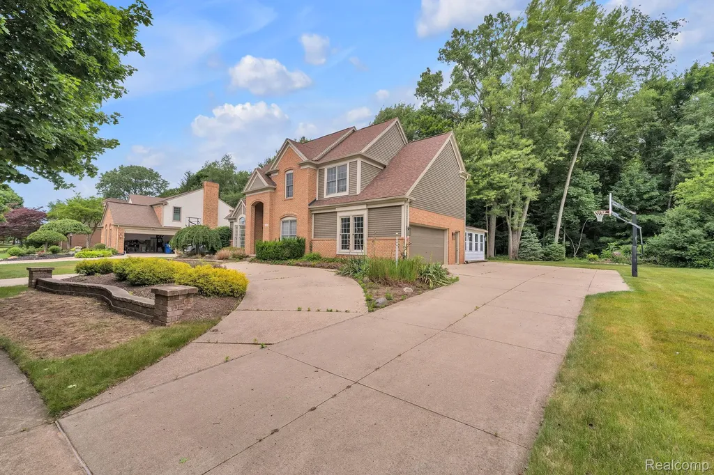 47974 Deer Trail Drive Canton Charter Township MI 48187