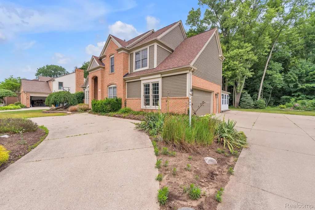 47974 Deer Trail Drive Canton Charter Township MI 48187