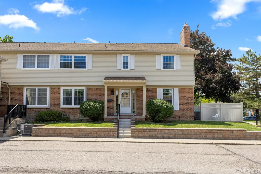 21204 W Glen Haven Circle Novi City MI 48167