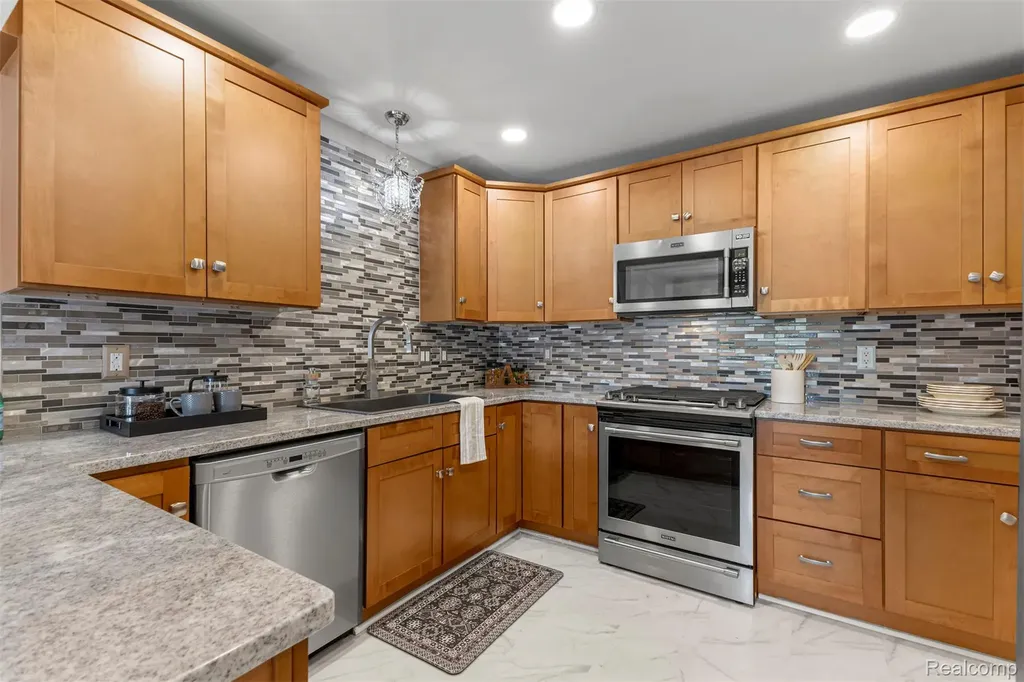 21204 W Glen Haven Circle Novi City MI 48167